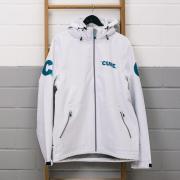 Hängende weiße Jacke mit Logo