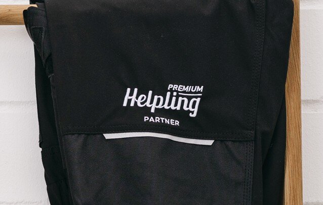 Schwarze Hose mit Logo Stickerei