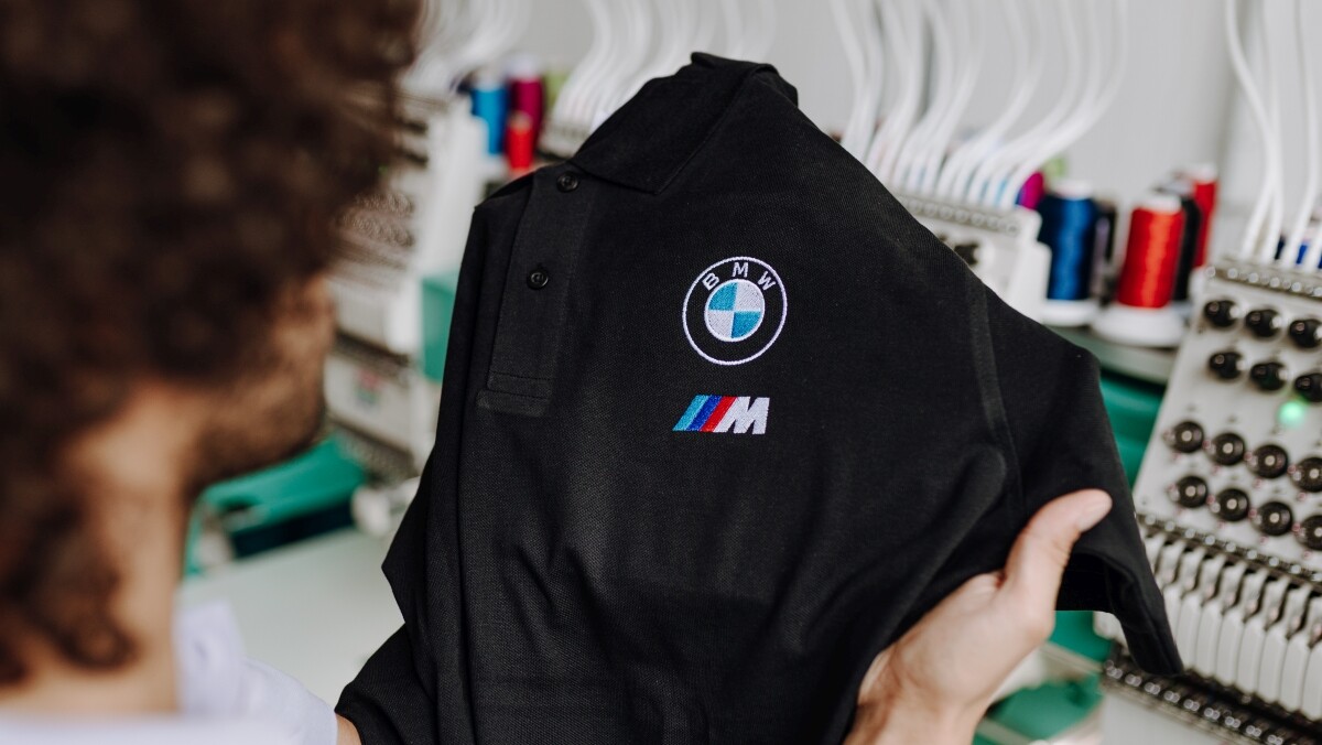 Schwarzes Poloshirt mit Logo